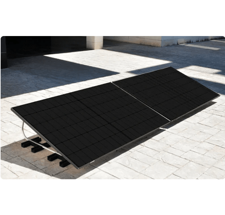 4 zonnepanelen met stekker