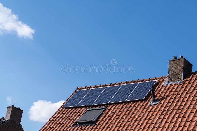 dakpan zonnepanelen rood