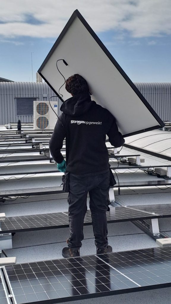 zonnepanelen monteur