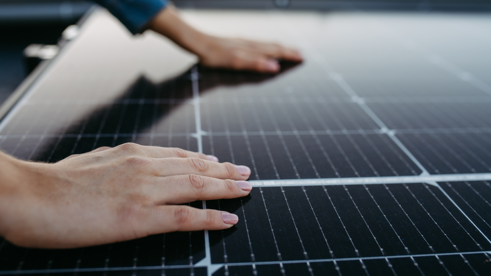 opbrengst zonnepanelen per maand kwh